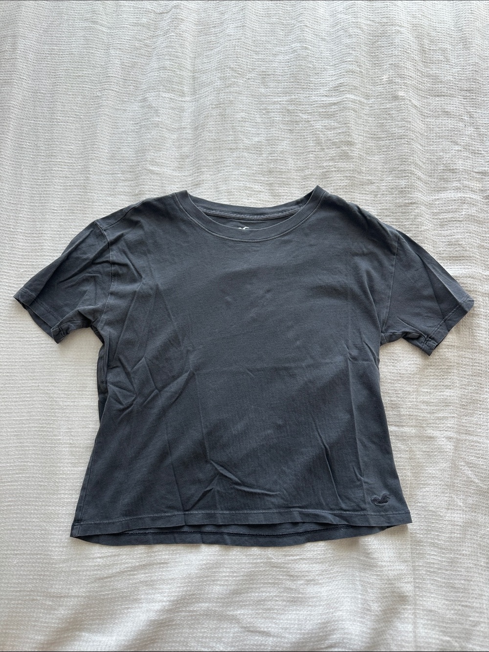 Hollister Women's Short Sleeve Tee in Charcoal Gray